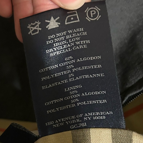 Burberry London Women’s Collared Grey Zip Up Jacket with Plaid Lining - S - Picture 7 of 10